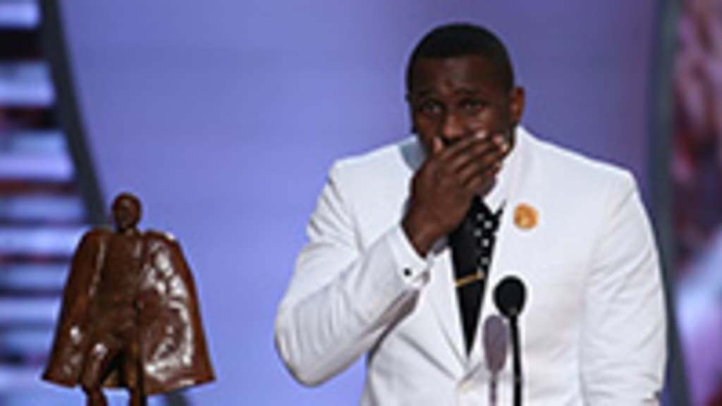 Thomas Davis is the Carolina Panthers only Walter Payton Man of the Year -  Cat Scratch Reader