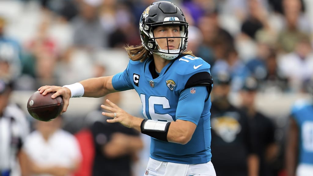 theScore - Trevor Lawrence and Micah Parsons exchanged jerseys after the  Jaguars and Dallas Cowboys faced each other in preseason this afternoon. 