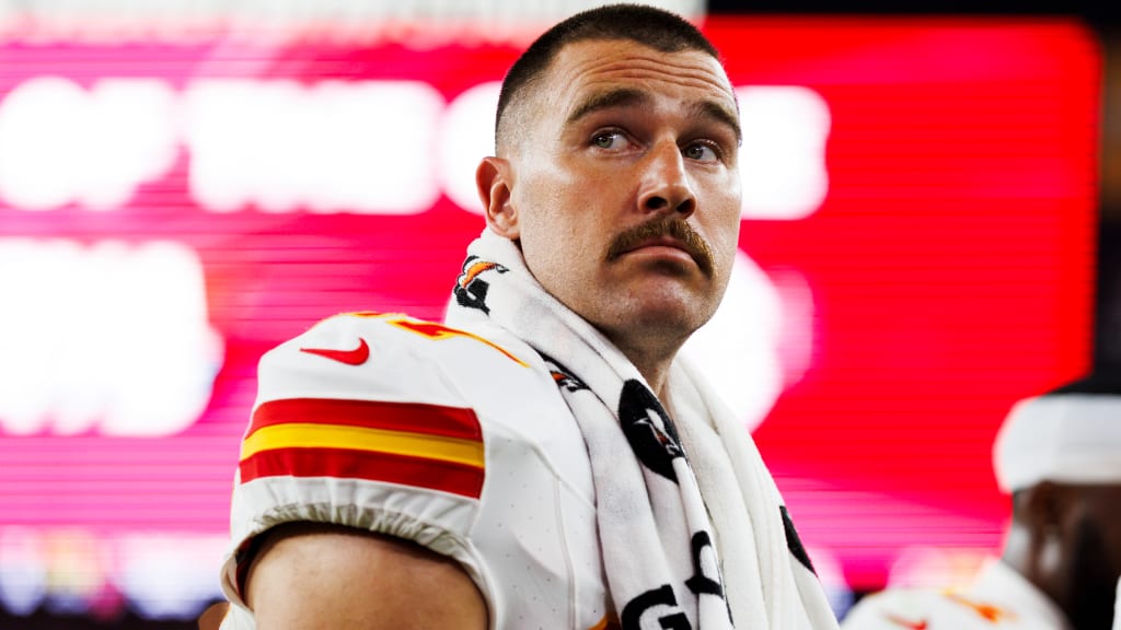 Travis Kelce hyperextends knee, status uncertain for Thursday night