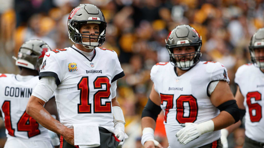 Tom Brady on sideline for Wednesday's Bucs practice