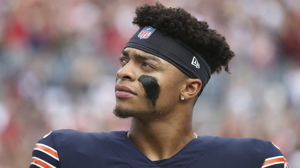 Chicago Bears QB Justin Fields exits game with injury to ribs; initial  tests show no break, per source - ESPN