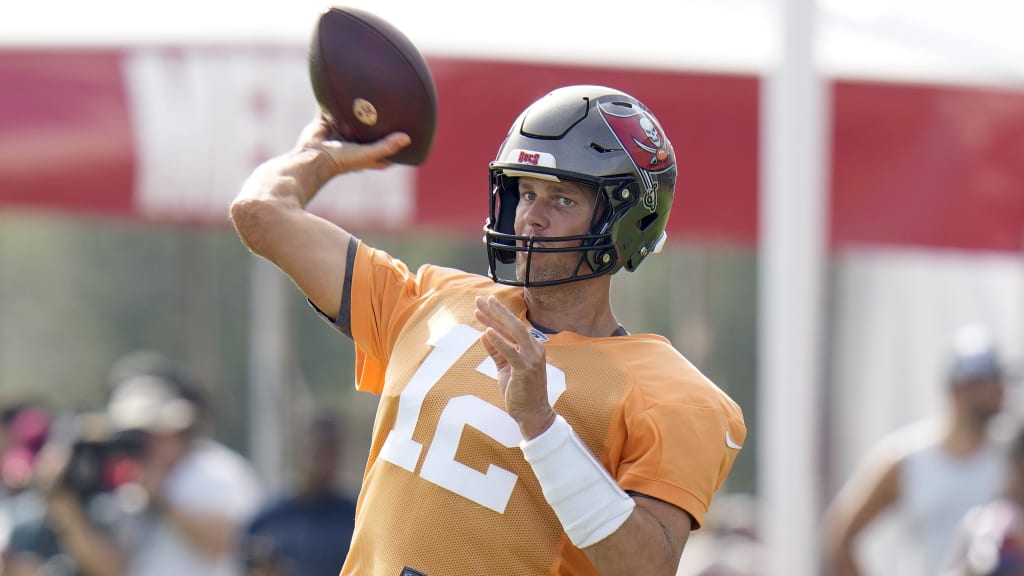 Tampa Bay Buccaneers QB Tom Brady Returns to Practice Field, Bucs