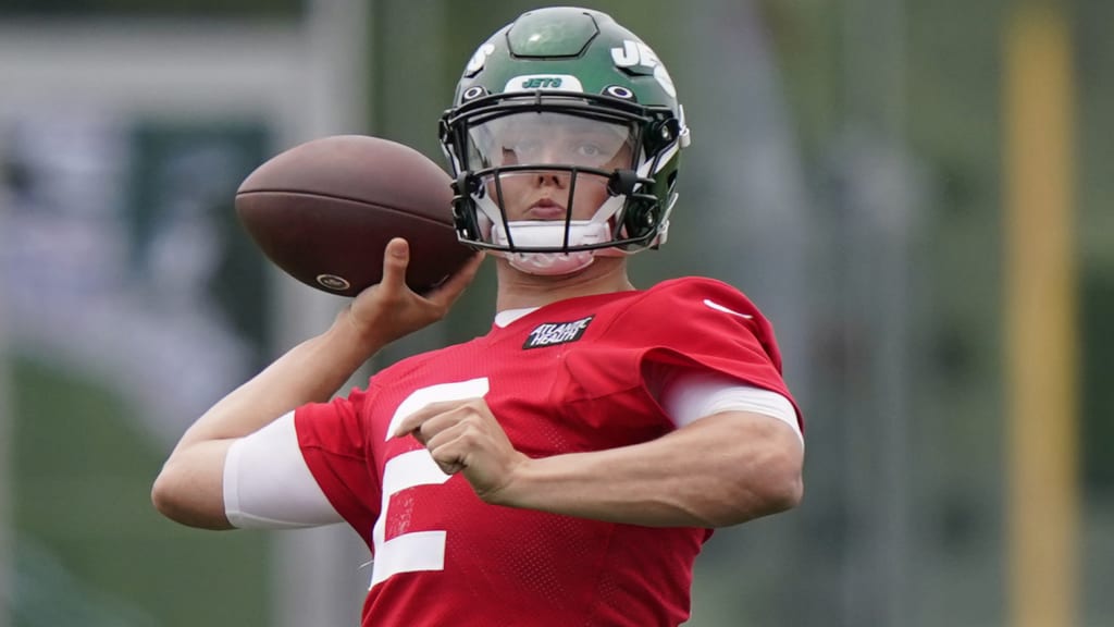 Why hasn't Jets QB Zach Wilson signed his rookie contract yet?