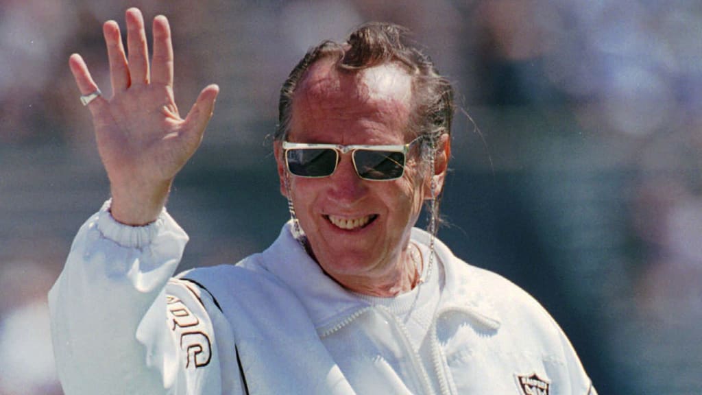 Jets remember Oakland Raiders owner Al Davis after his death 