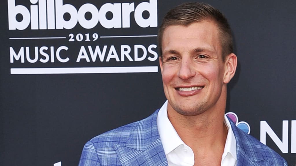 Rob Gronkowski's shirt says he's sorry for the party