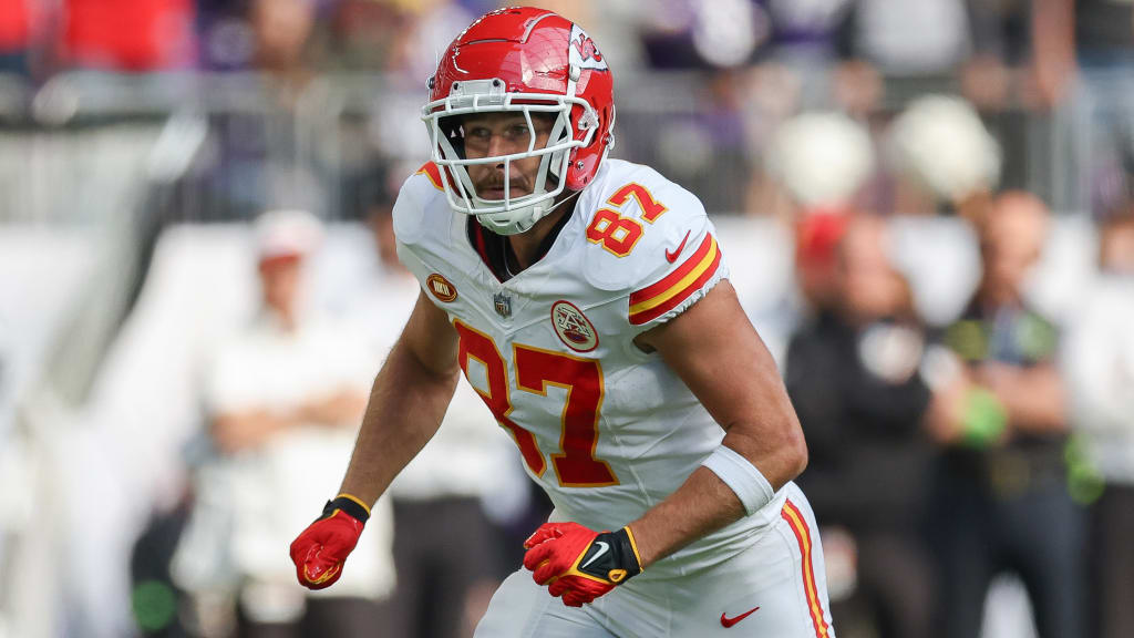 Kansas City Chiefs tight end Travis Kelce runs for a touchdown against the  Los Angeles Rams during an NFL football game Sunday, Nov. 27, 2021, in  Kansas City, Mo. (AP Photo/Ed Zurga