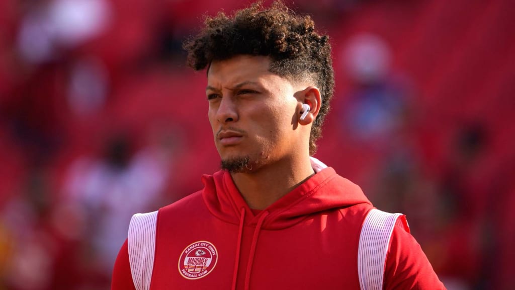 Chiefs, Patrick Mahomes Agree to Record-Breaking Restructured Contract, per  Report, Sports-illustrated