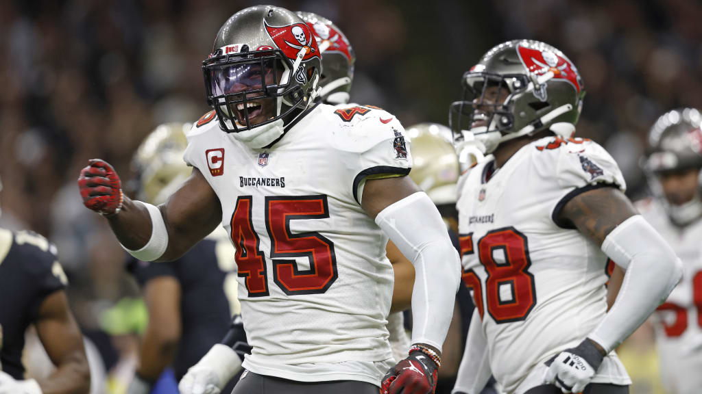 Buccaneers Defender Hurt and Out for Remainder of Game Against Saints - Tampa  Bay Buccaneers, BucsGameday