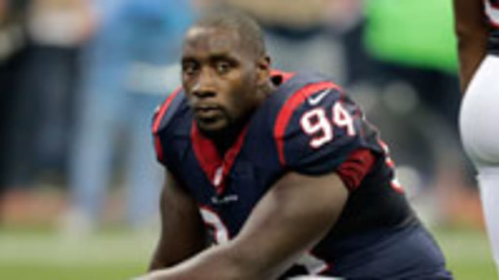 Antonio Smith suspended for helmet swing Antonio Smith suspended for helmet swing