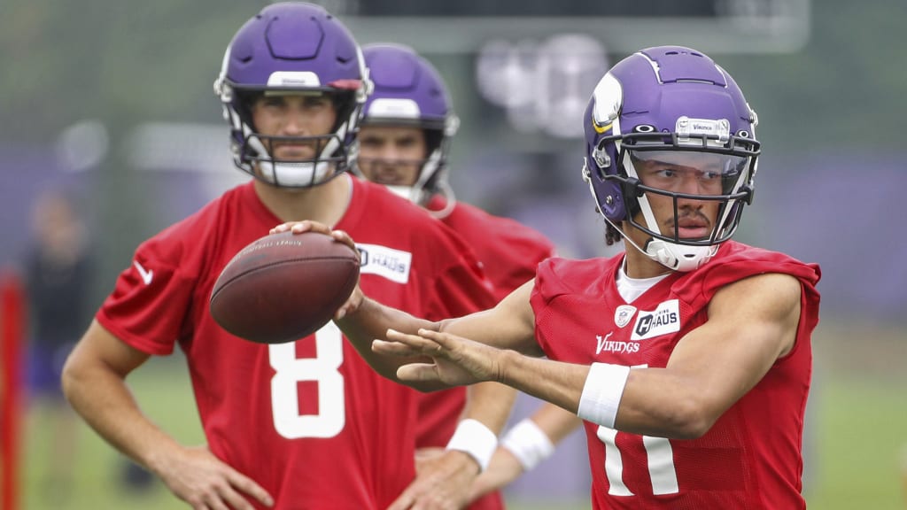 Kellen Mond Soaks Up QB Info During Drizzly 1st Vikings Practice