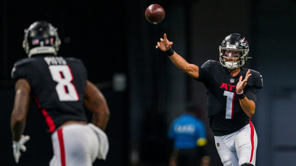 Atlanta Falcons tight end Kyle Pitts (8) participates in a jersey swap  after an NFL football game against the San Francisco 49ers, Sunday, Oct.  16, 2022, in Atlanta. The Atlanta Falcons won