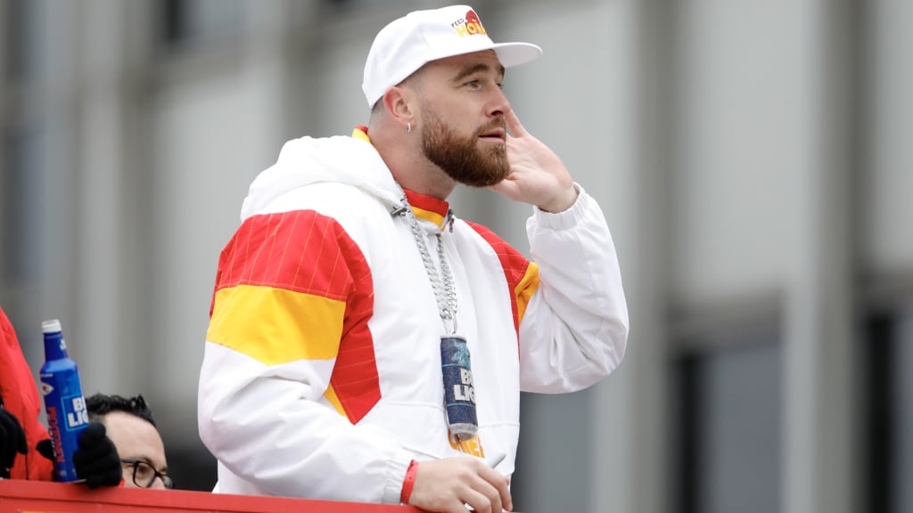 Chiefs' Travis Kelce Is Hosting 'SNL' & Fans Are Obsessing Over