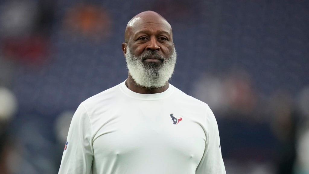 Texans coach Lovie Smith doesn't commit to Davis Mills remaining