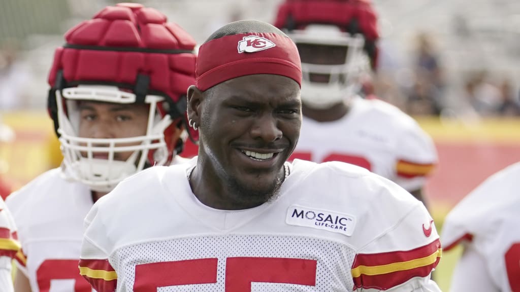 REPORTS: Chiefs restructure Frank Clark's contract to keep him on the squad