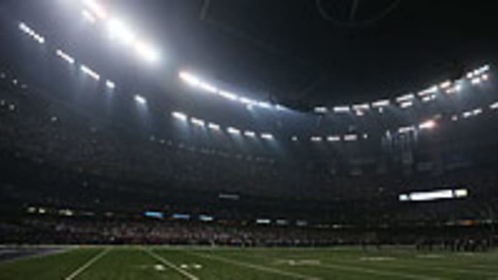 Superdome power outage delays Bowl XLVII