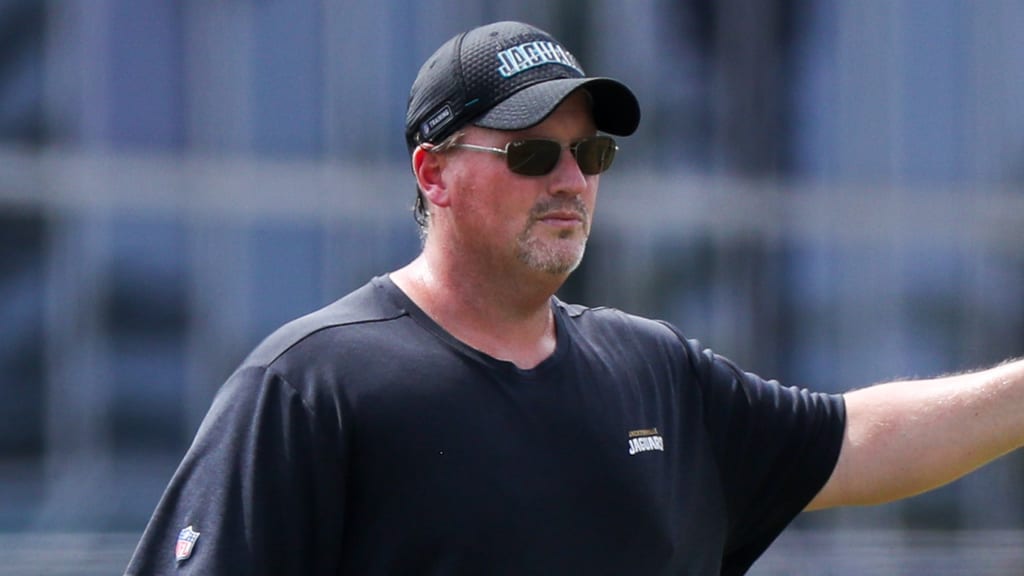 Panthers hire ex-Giants head coach Ben McAdoo as new offensive coordinator