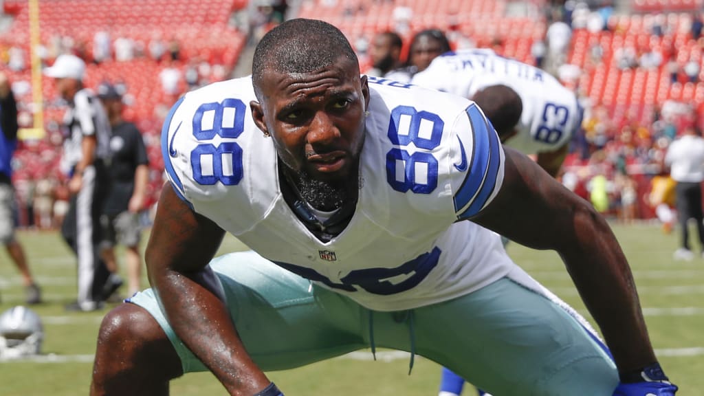 Dez Bryant has hairline knee fracture, outlook unclear for Dallas