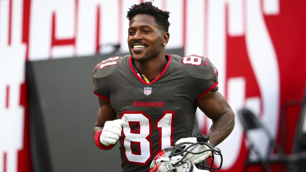 NFL on X: .@Buccaneers officially announce the signing of WR Antonio Brown.   / X