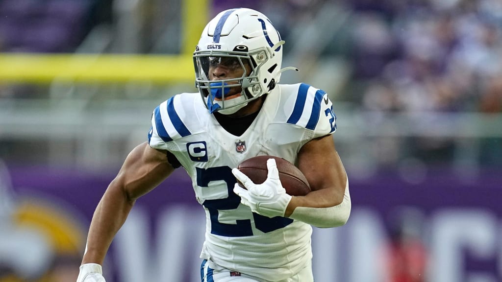 NFL training camp live updates: Colts RB Jonathan Taylor requests