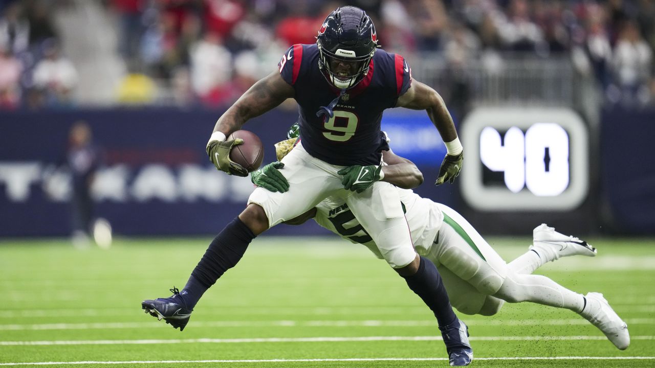 Houston Texans tight end Brevin Jordan (9) warms up before an NFL