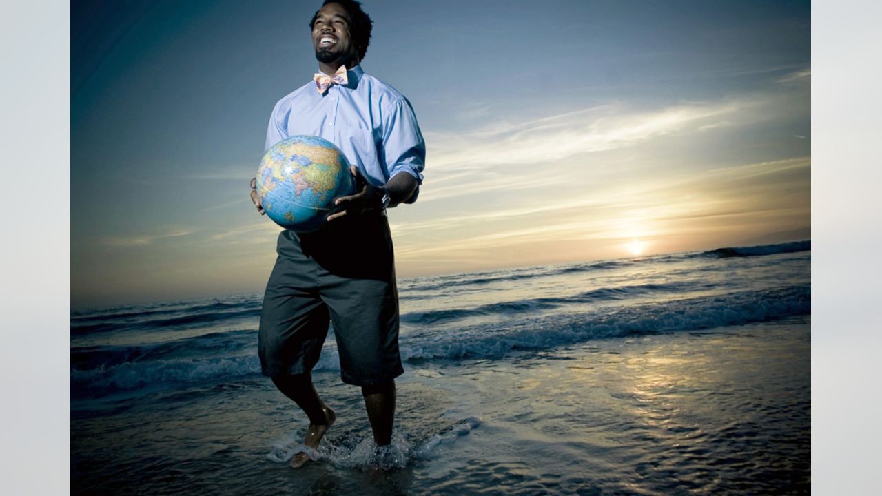 Dhani Jones editorial photo. Image of globe, series, linebacker - 22792486