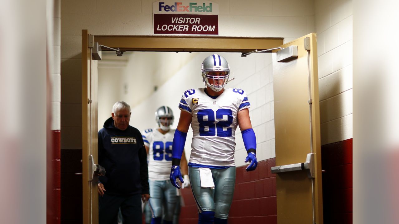 Let's do it': Jason Witten posts return to Cowboys' locker room on  Instagram, shows off No. 82 jersey