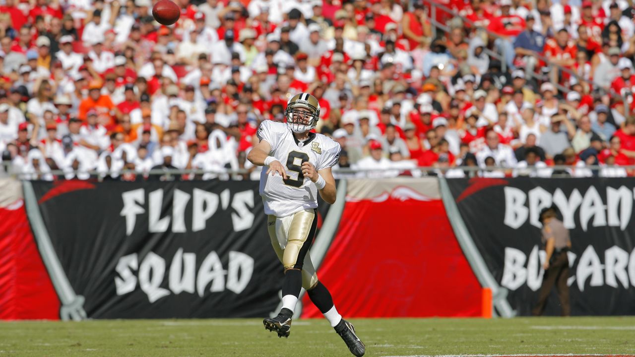 Tampa Bay Buccaneers 30-20 New Orleans Saints: Drew Brees throws