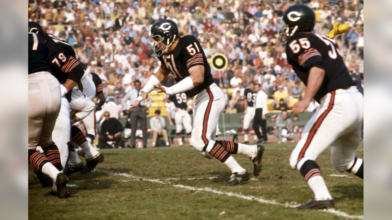 The story behind this iconic photo of Chicago Bears legend Dick Butkus