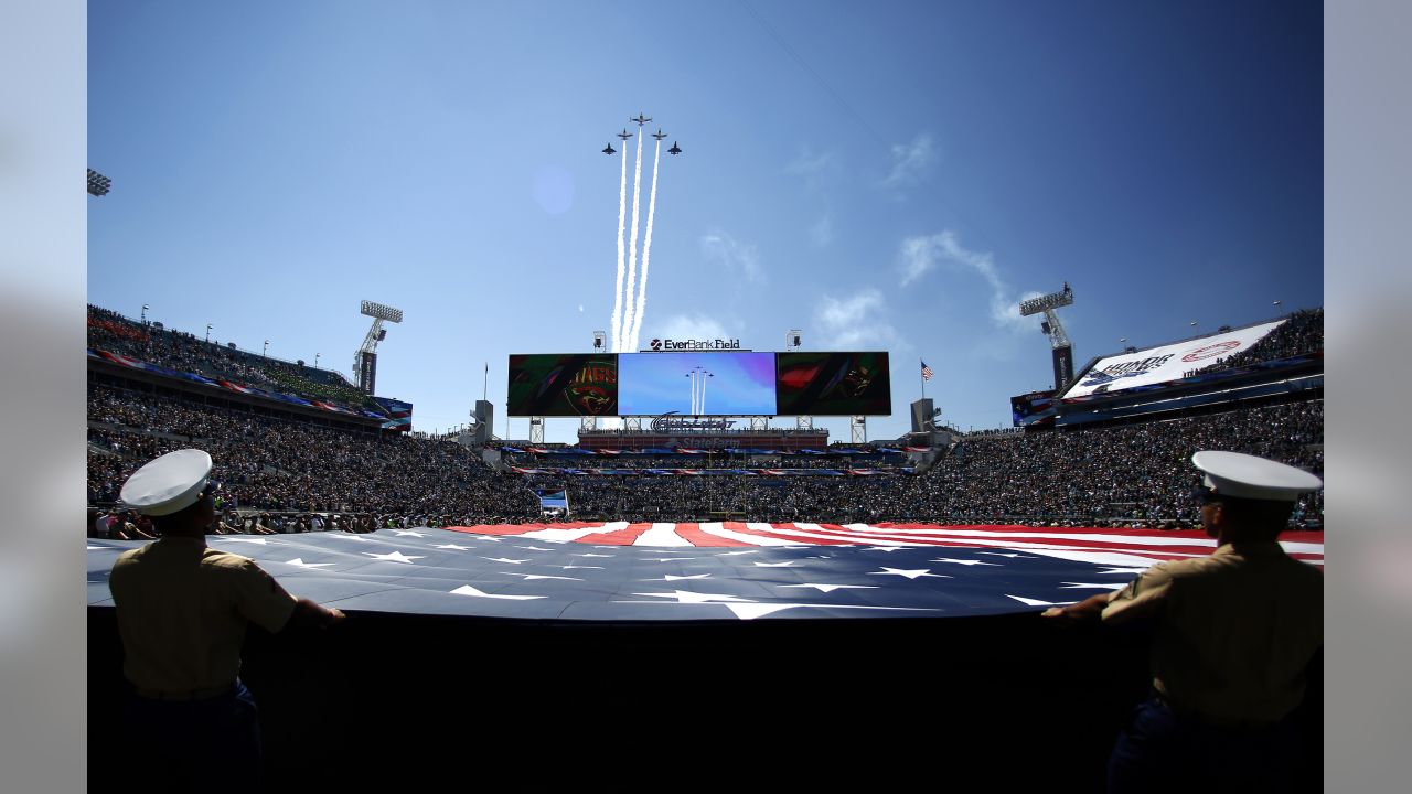 B-2 Plane Flyover at NFL Opening Night Had Fans In Awe (VIDEO)