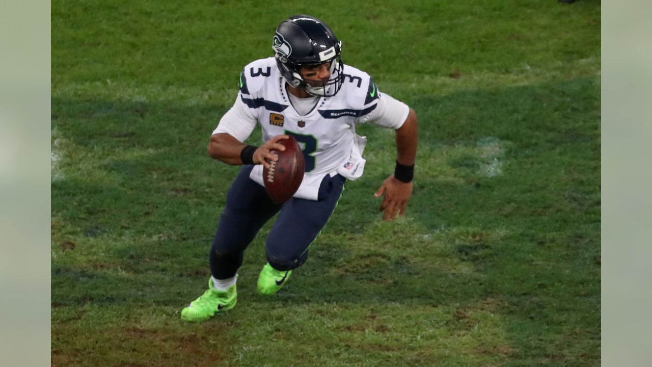 London, UK. 14 October 2018. Raiders fans. Seattle Seahawks at Oakland  Raiders NFL game at Wembley Stadium, the first of the NFL London 2018  games. Final score Seahawks 27 Raiders 3. Credit: