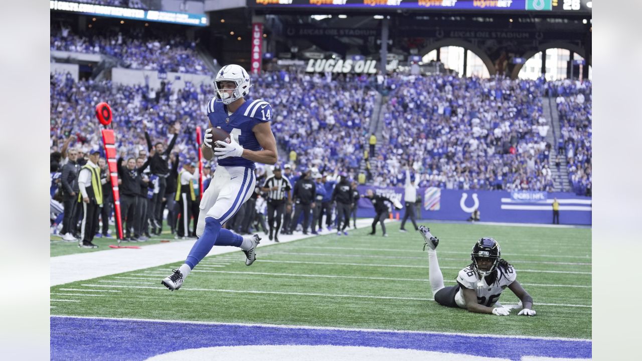 Tight end (89) Peyton Hendershot of the Dallas Cowboys warms up before  playing against the Los Angeles Rams in an NFL football game, Sunday, Oct.  9, 2022, in Inglewood, Calif. Cowboys won