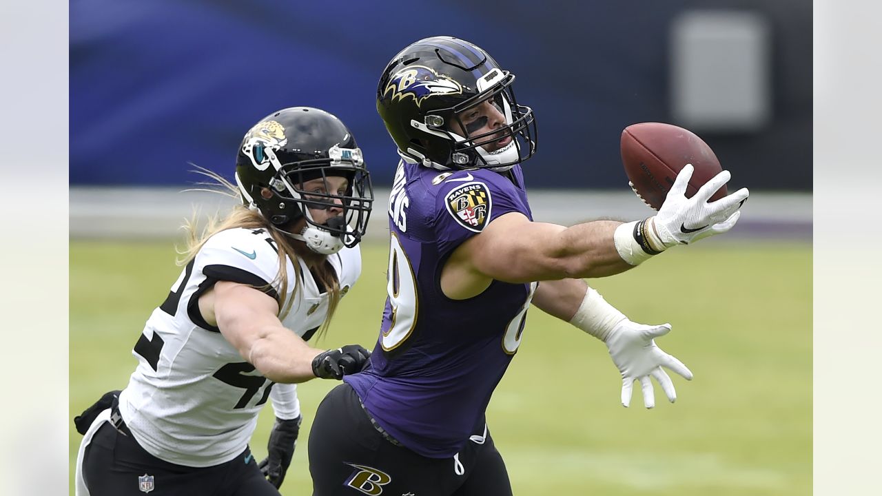 Baltimore Ravens TE Mark Andrews (89) hurdles Denver Broncos