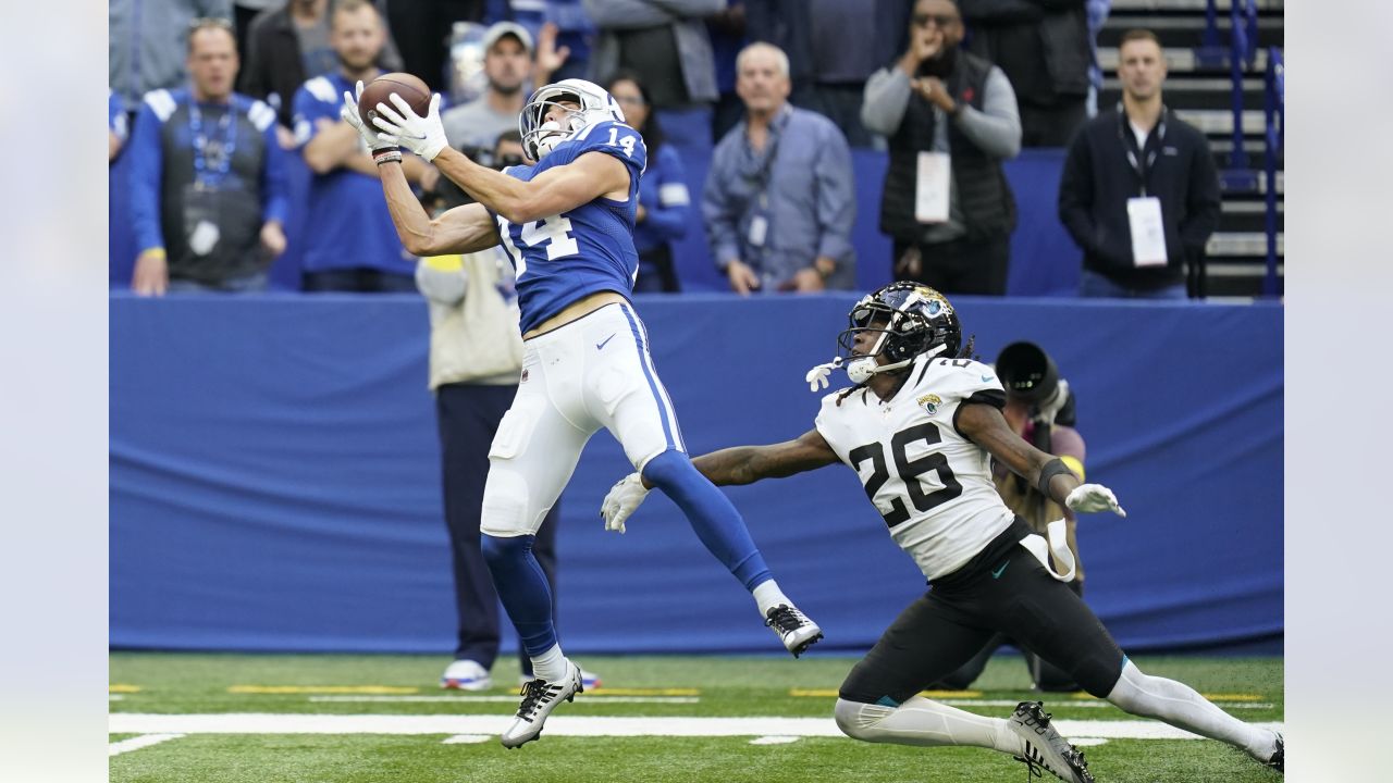 Tight end (89) Peyton Hendershot of the Dallas Cowboys warms up before  playing against the Los Angeles Rams in an NFL football game, Sunday, Oct.  9, 2022, in Inglewood, Calif. Cowboys won