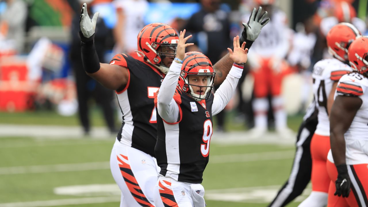 NFL Network - Cincinnati Bengals wide receiver Terrell Owens (81) warms up  on the sidelines during a week 12 NFL football game at the New Meadowlands  Stadium in East Rutherford, New Jersey