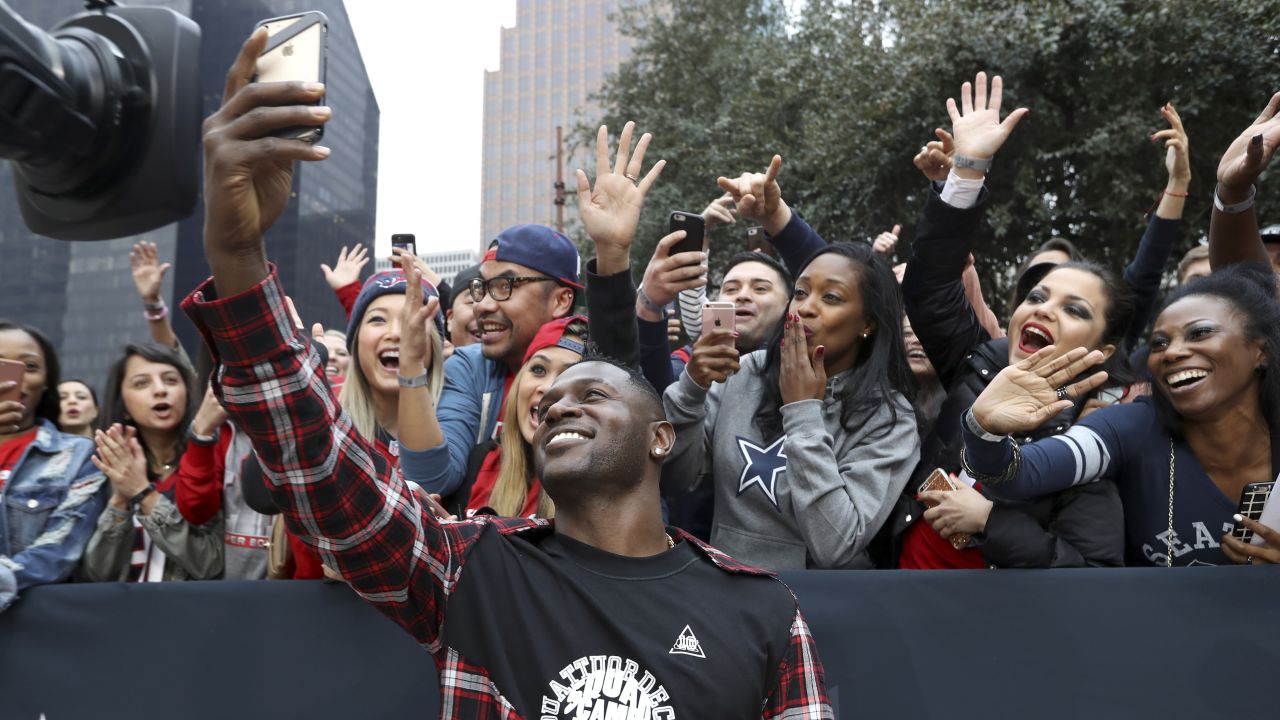 Teens Walk the Red Carpet at NFL Honors Ahead of 'Dream Come True' Super  Bowl Trip Thanks to Make-A-Wish