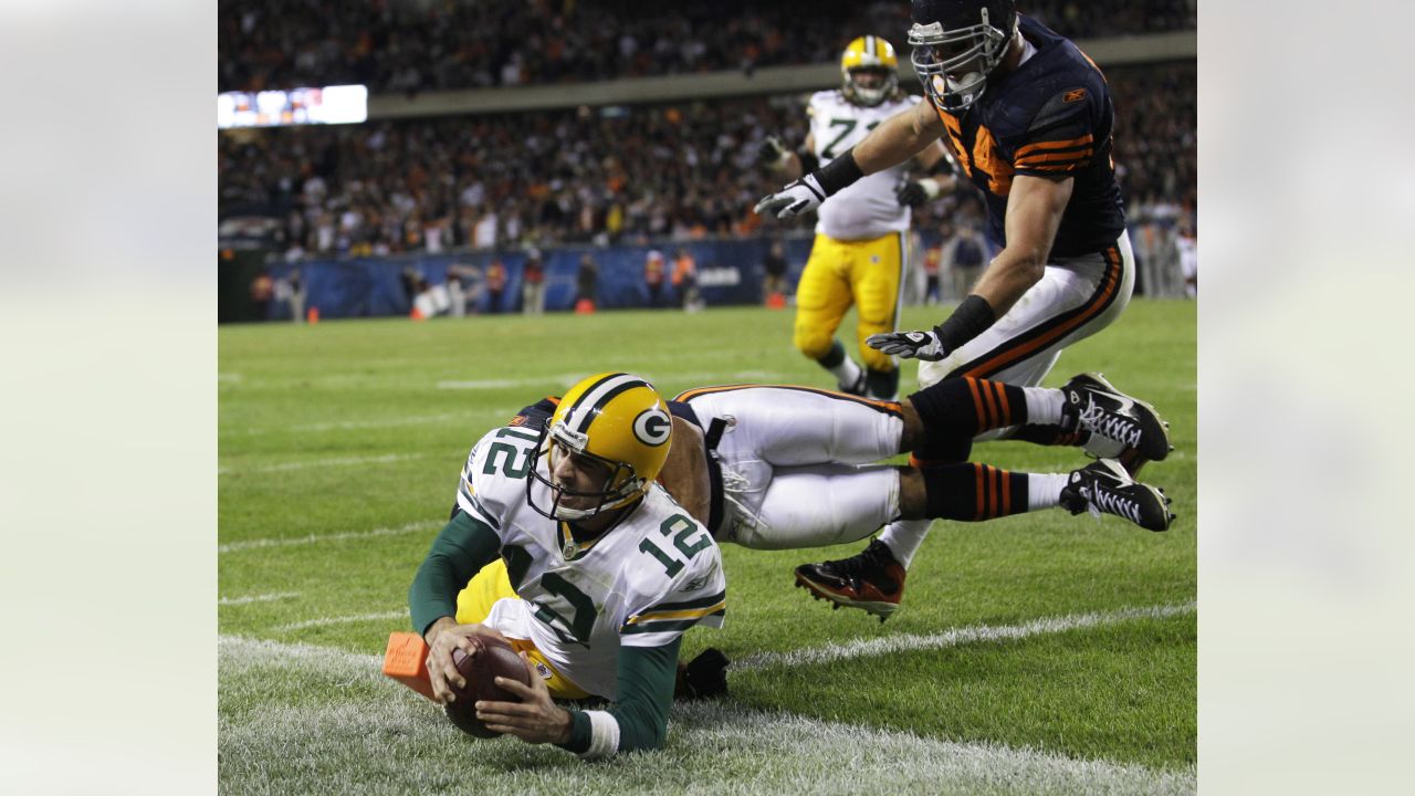 Aaron Rodgers salutes fans at Soldier Field after Packers seal comeback vs.  Bears in Week 13 