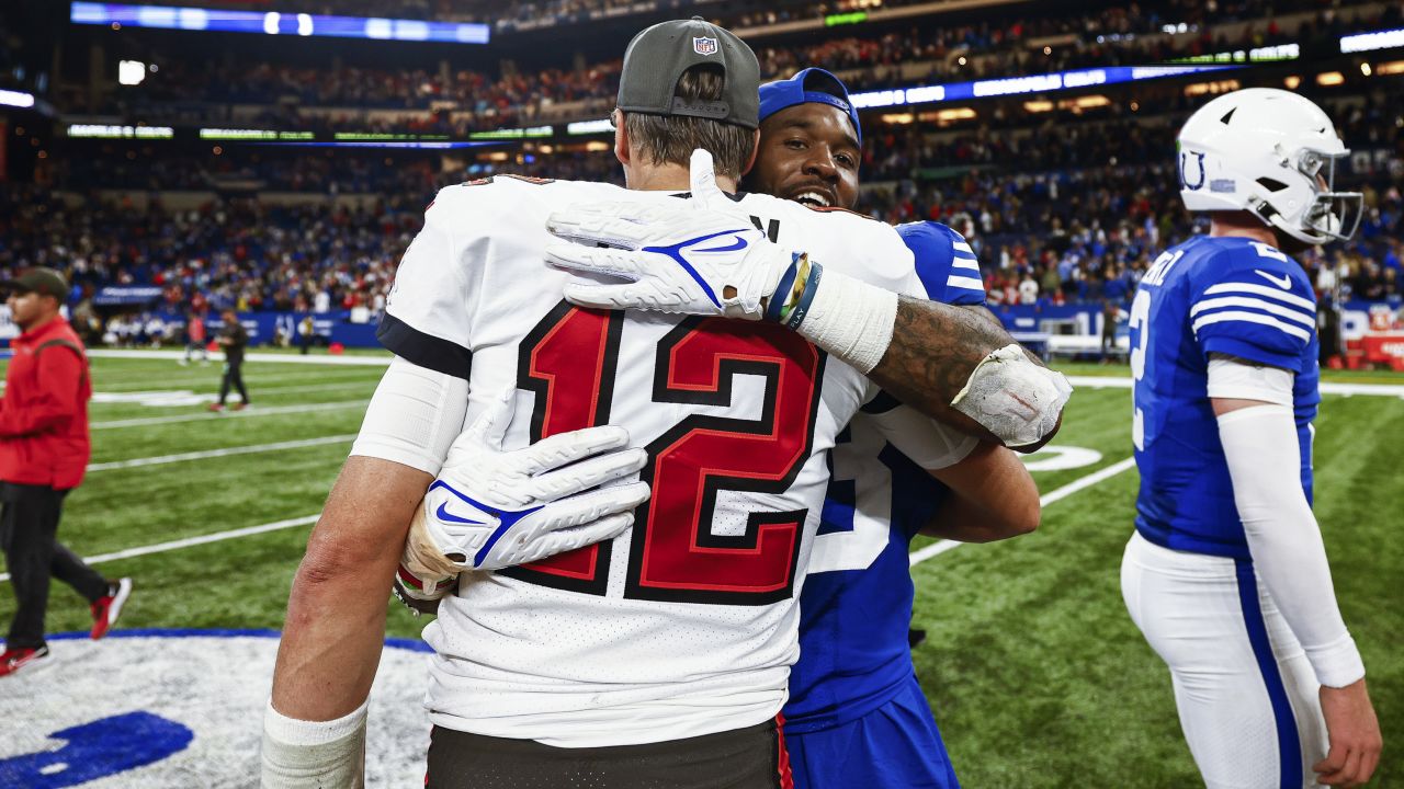 Indianapolis Colts linebacker Darius Leonard (53) warms up on the field  wearing a Salute to Service sweatshirt before an NFL football game between  the Indianapolis Colts and Baltimore Ravens, Sunday, Nov. 8