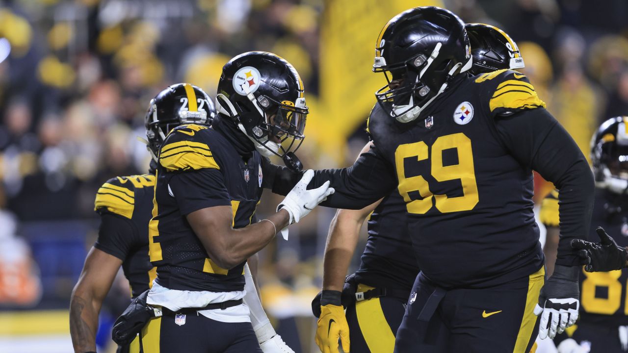 PITTSBURGH, PA - NOVEMBER 13: Pittsburgh Steelers wide receiver George  Pickens (14) runs with the ball during the national football league game  between the New Orleans Saints and the Pittsburgh Steelers on