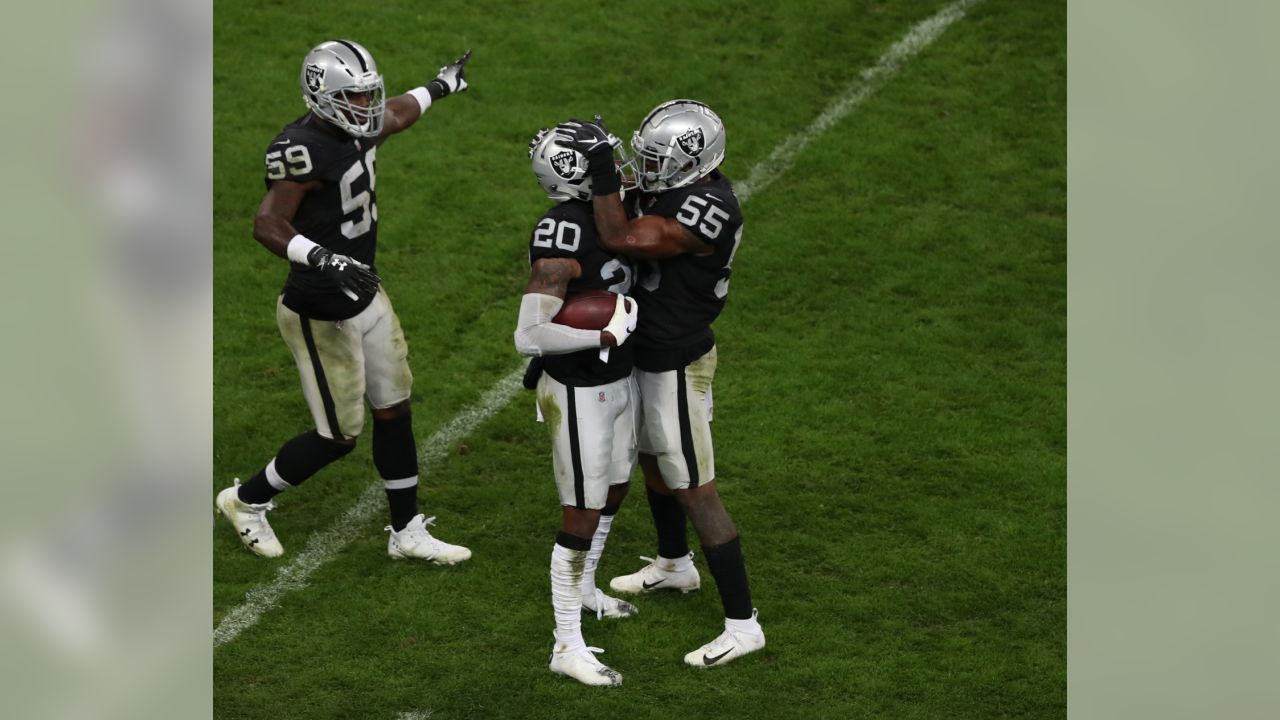 Raiders middle linebacker Marquel Lee (55) and Cincinnati Bengals