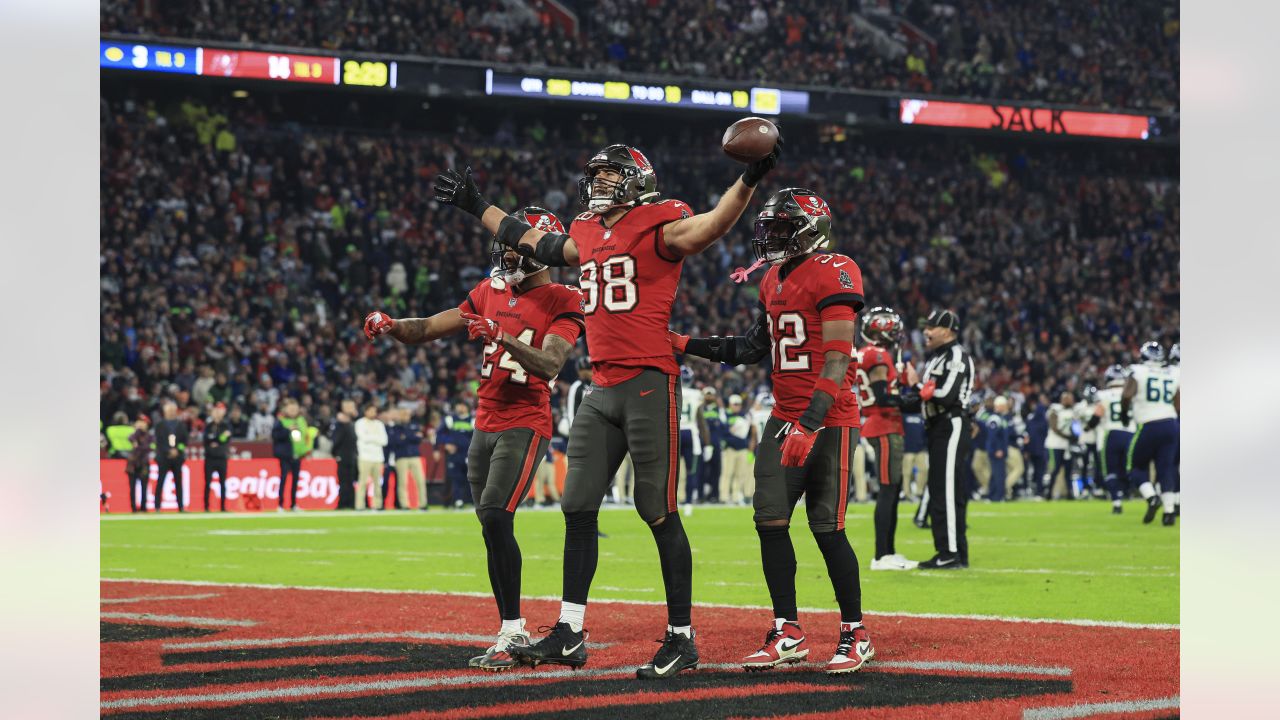 Tampa Bay Buccaneers cornerback Carlton Davis celebrates at the