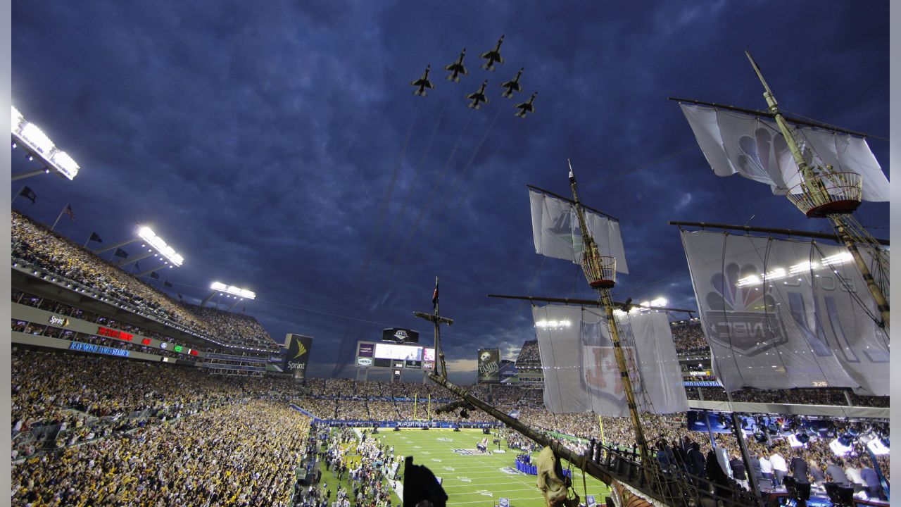 DVIDS - Images - Thunderbirds fly over Allegiant Stadium prior to