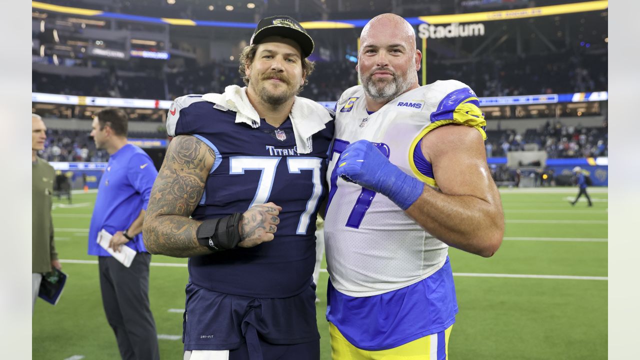 Tennessee Titans tackle Taylor Lewan (77) shakes hands with