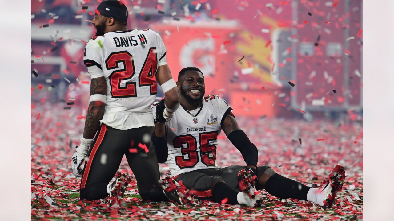 Tampa Bay Buccaneers cornerback Carlton Davis celebrates at the