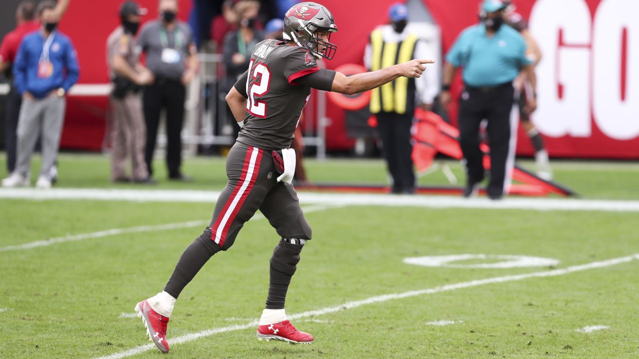 Tampa Bay Buccaneers linebacker Lavonte David (54) lines up during the  first half of an NFL football game against the Atlanta Falcons, Sunday, Jan.  8, 2023, in Atlanta. The Atlanta Falcons won