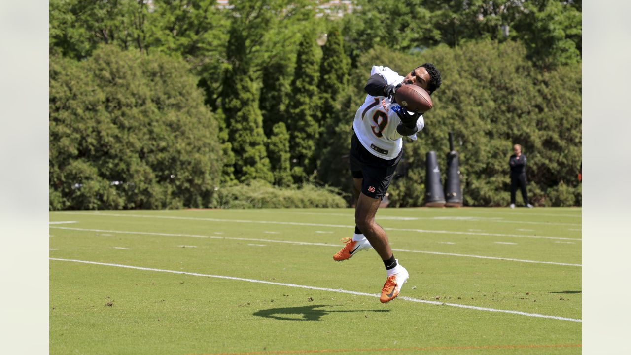 Jacksonville Jaguars K'Lavon Chaisson (45) performs a drill during