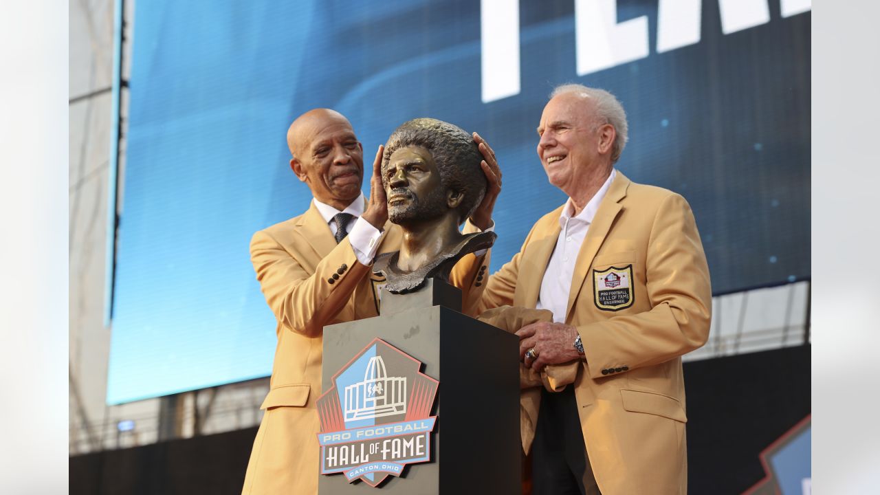 Pro Football Hall of Fame - The stage is set for tonight's Class of 2021  Enshrinement! #PFHOF21