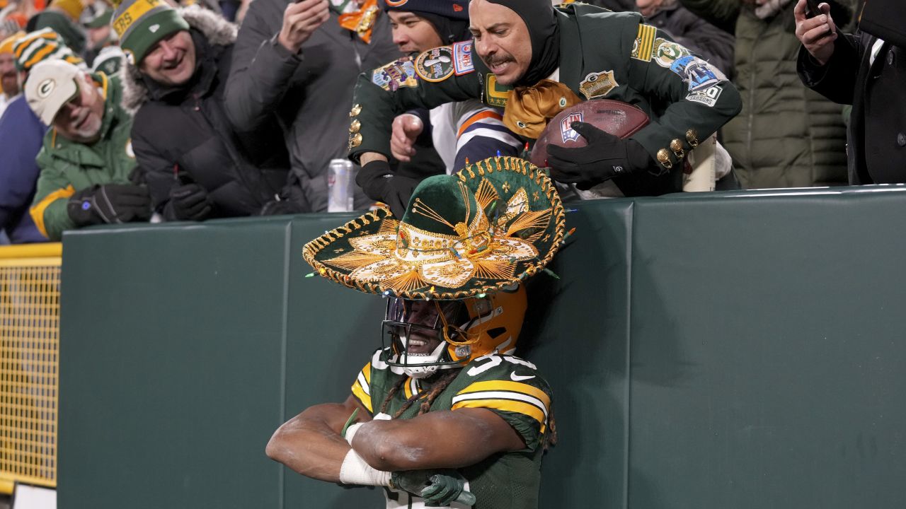 New York Giants running back Elijhaa Penny (39) runs up the field during an  NFL football game against the Philadelphia Eagles, Sunday, Nov. 28, 2021,  in East Rutherford, N.J. The New York