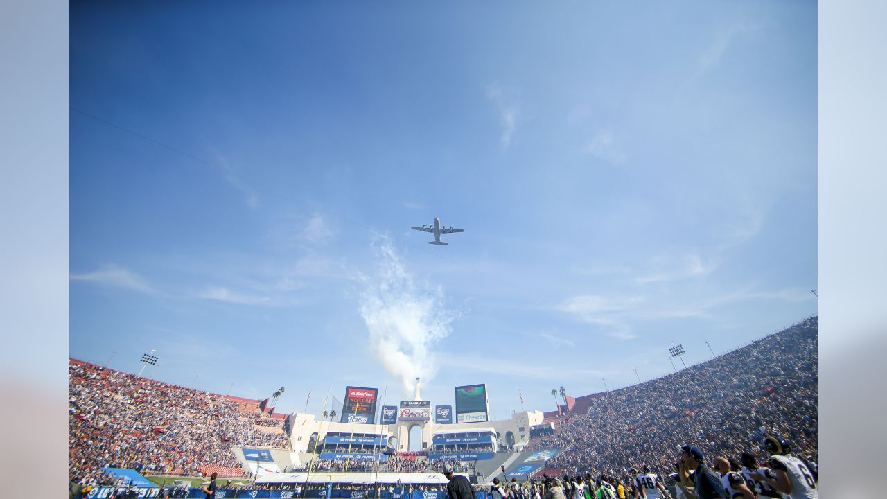 B-2 Plane Flyover at NFL Opening Night Had Fans In Awe (VIDEO)