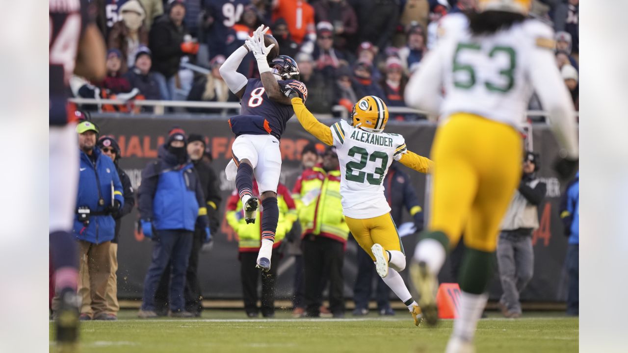 Chicago Bears' N'Keal Harry catches a pass in front of Green Bay