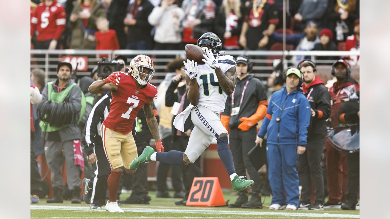 San Francisco 49ers guard Aaron Banks (65) defends in the third quarter  during an NFL football